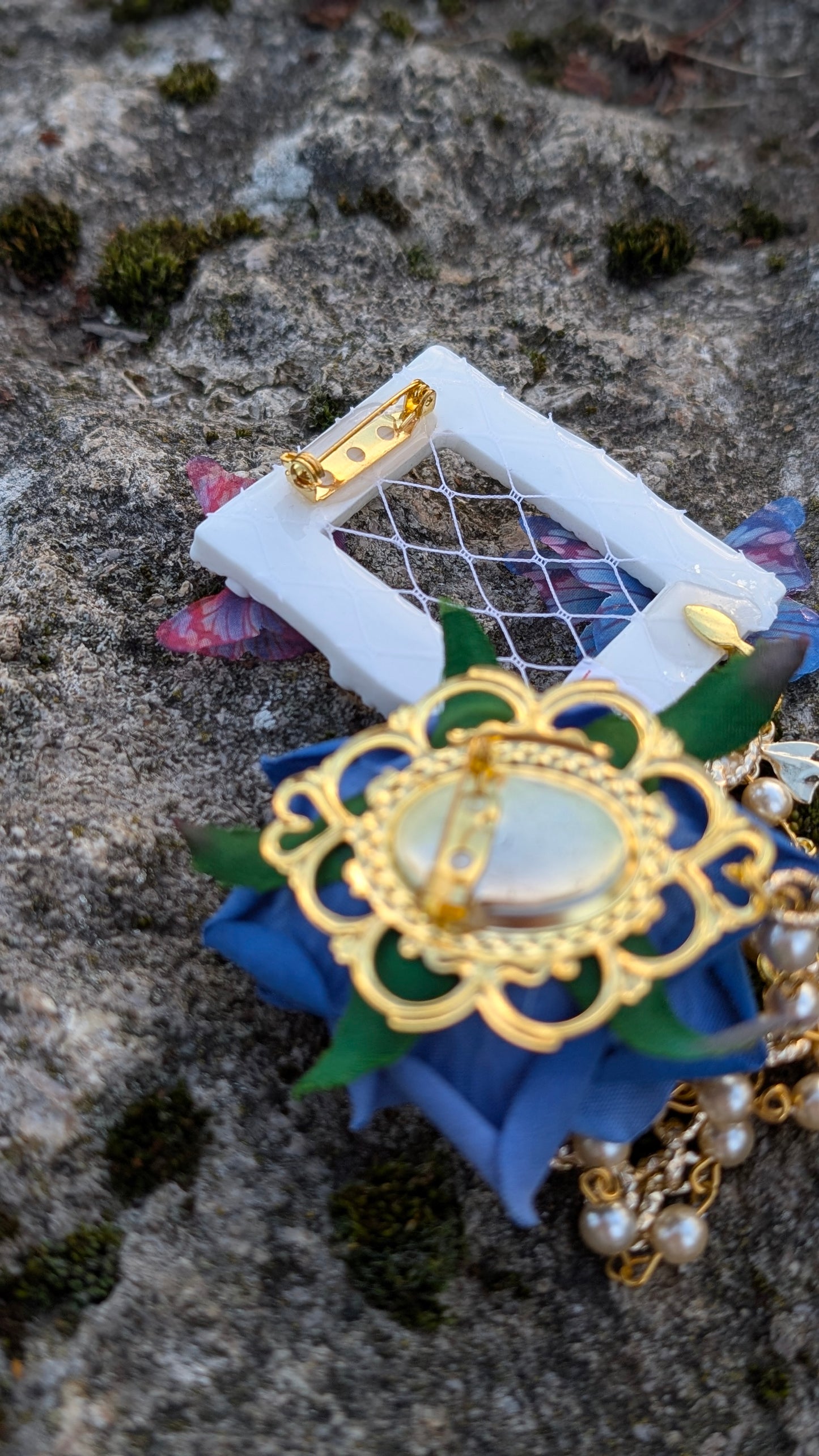 Ketten Brosche "Rosenfenster" • Blau • Schwarz