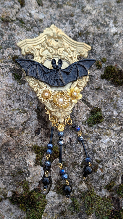 Brosche "Geflügelte Nacht"