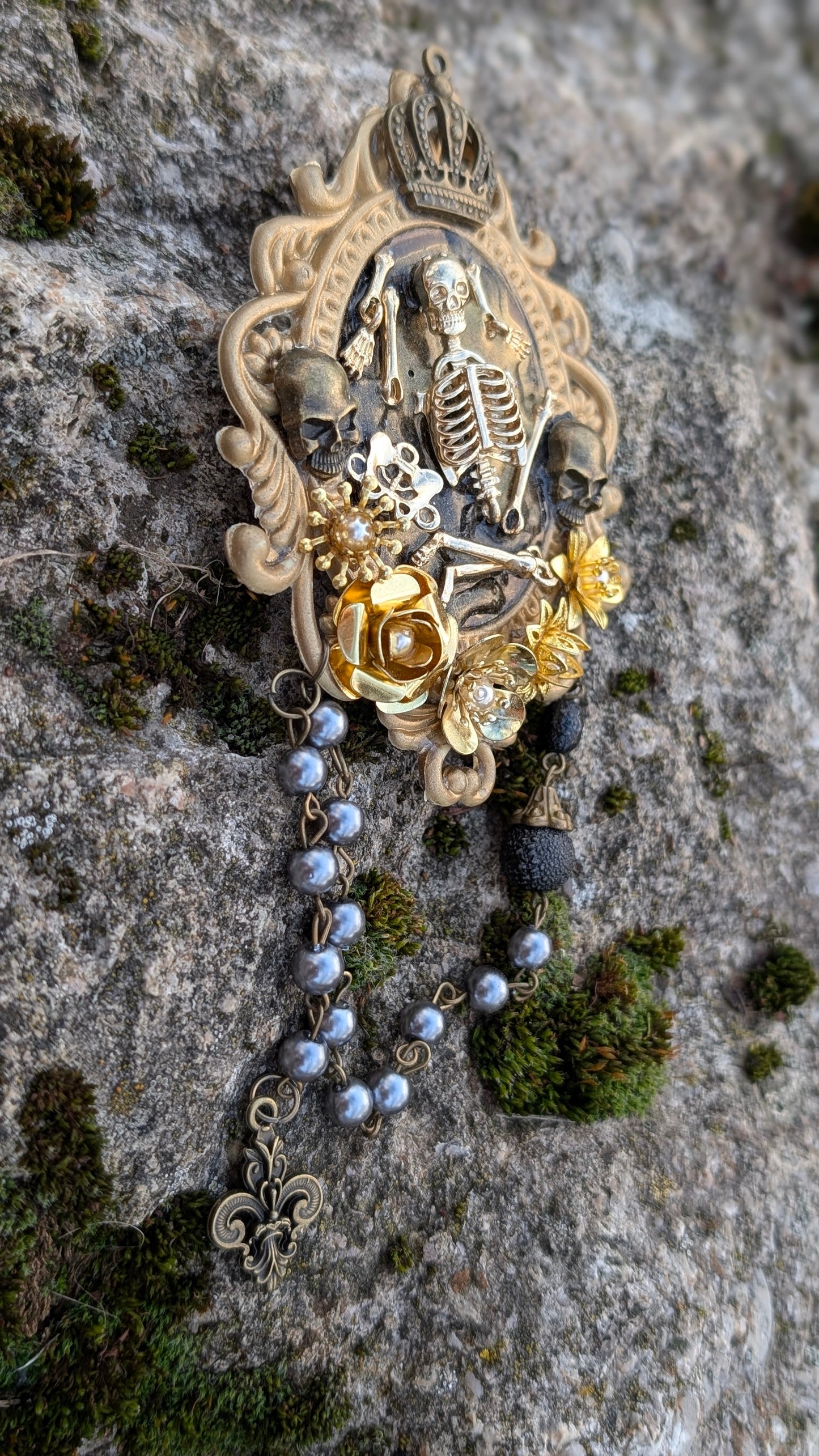 Brosche "Vergangene Könige"