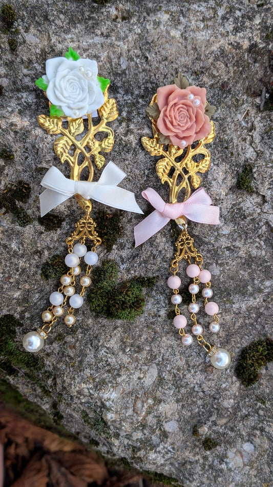 Brosche "Rosen" • Altrosa • Weiß