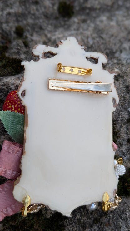 Brosche "Erdbeer Strauß"