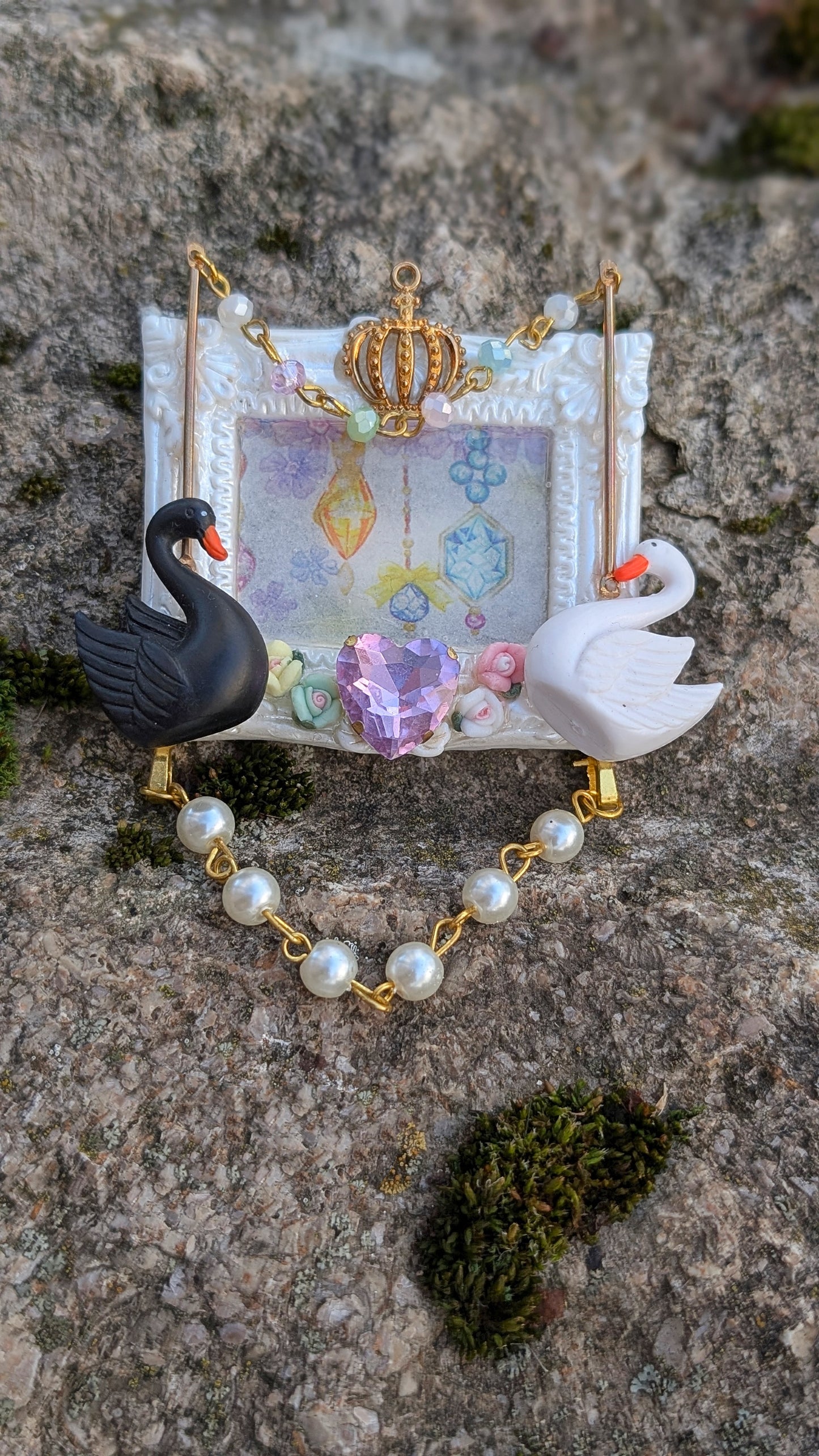 Brosche "Schwäne" • weiß • schwarz/weiß