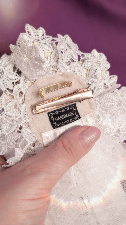 Blütenschleier Brosche/Spange • Weiß • Rosa • Rot